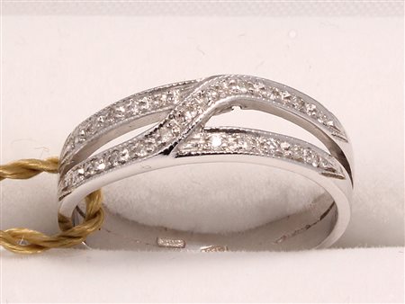GIOIELLO ANELLO ORO BIANCO E DIAMANTI Anello in oro bianco 18 kt con diamanti...