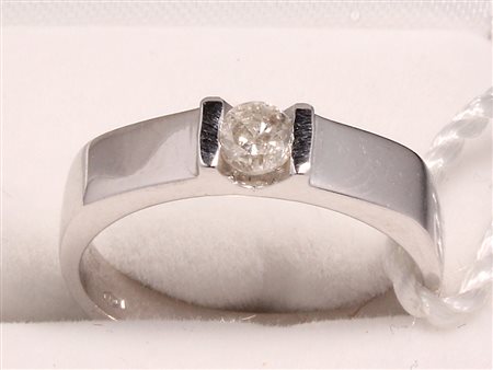 GIOIELLO ANELLO ORO BIANCO E DIAMANTI Anello in oro bianco 18 kt con diamanti...