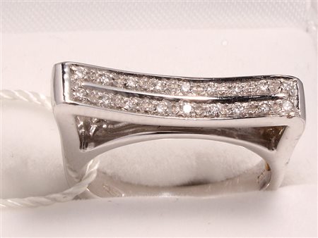 GIOIELLO ANELLO ORO BIANCO E DIAMANTI Anello in oro bianco 18 kt con diamanti...