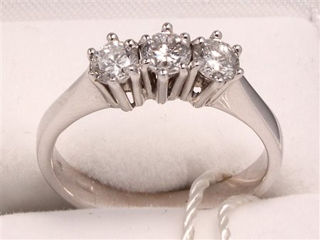 GIOIELLO ANELLO ORO BIANCO E DIAMANTI Anello in oro bianco 18 kt con diamanti...