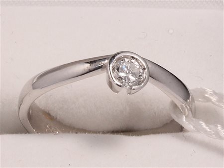 GIOIELLO ANELLO ORO BIANCO E DIAMANTI Anello in oro bianco 18 kt con diamanti...