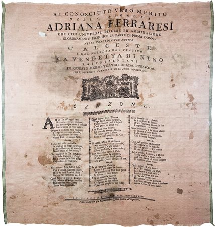 Componimento poetico stampato su seta rosa - Teatro alla Pergola,...