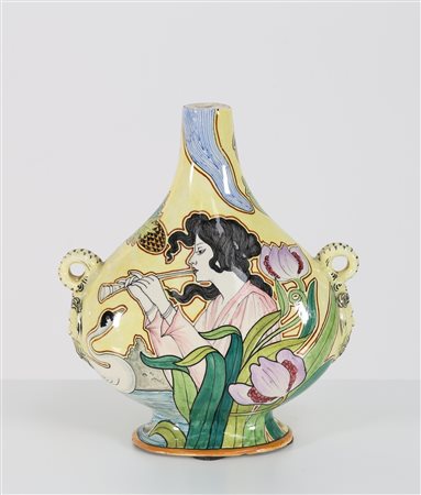FANTECHI Vaso liberty in ceramica, anni 30. -. Cm 24,50 x 28,00 x 12,00....