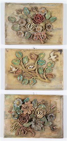 GATTI RICCARDO (1886 - 1972) Tre piastre con fiori in bassorilevo in ceramica...