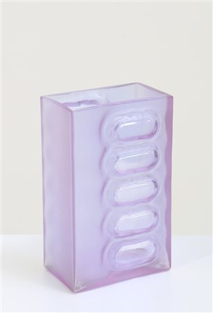 DI CAMBIO ARNOLFO Vaso in allessandrite, anni 70. -. Cm 13,00 x 21,50 x 8,50.