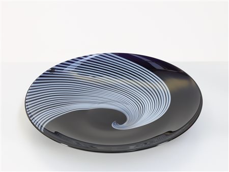 VEART Piatto in vetro. -. Cm 35,50 x 4,00 x 35,50. Firma presente