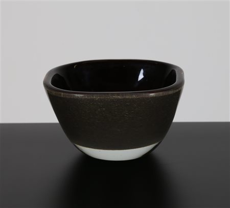 BAROVIER & TOSO Ciotola in vetro sommerso. -. Cm 16,00 x 9,50 x 16,00.