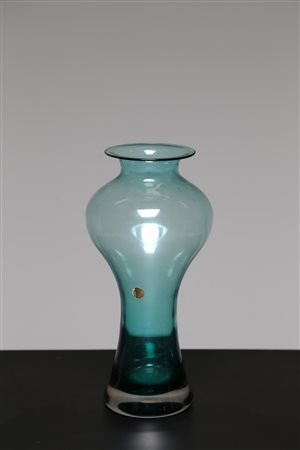 MANIFATTURA MURANESE DEL XX SECOLO Vaso in vetro soffiato celeste con doppia...