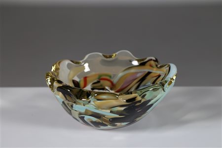 MANIFATTURA MURANESE DEL XX SECOLO Ciotola in vetro sommerso con inclusioni...