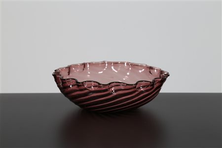 BAROVIER & TOSO Ciotola ametista a spirale, anni 60. -. Cm 24,50 x 8,00 x 24,50.