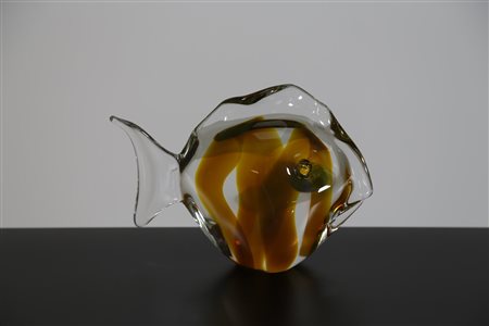 MANIFATTURA MURANESE DEL XX SECOLO Pesce in vetro sommerso color ambra, anni...