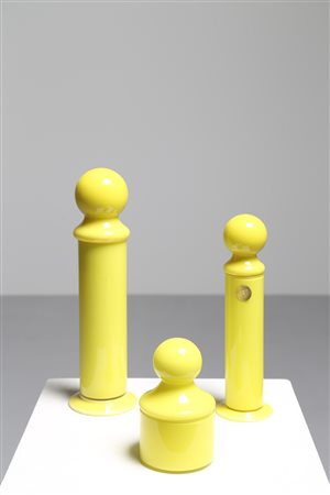 MORETTI CARLO Tre contenitori in vetro giallo, Murano anni 70. . Cm 9,50 x...