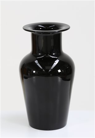 BAROVIER & TOSO Vaso in vetro nero, anni 70. -. Cm 17,00 x 32,00 x 17,00....