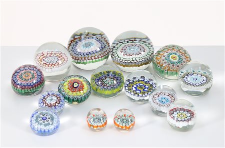 BAROVIER & TOSO Quindici fermacarte. -. Cm 10,50 x 9,00 x 10,50. Misure: due...