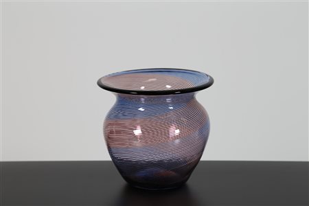 BAROVIER & TOSO Vaso spirale a mezza filigrana, anni 70. -. Cm 17,50 x 16,00...