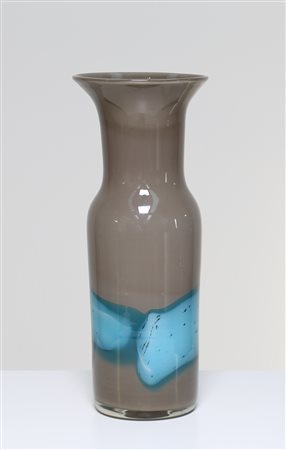 MANIFATTURA MURANESE DEL XX SECOLO Vaso in vetro di Murano grigio e celeste...