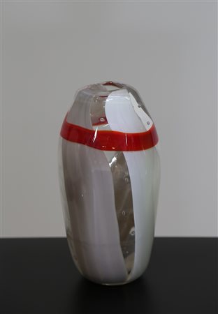 A.V.E.M Vaso a mezza filigrana con inclusioni a fascie verticali, orizzontali...