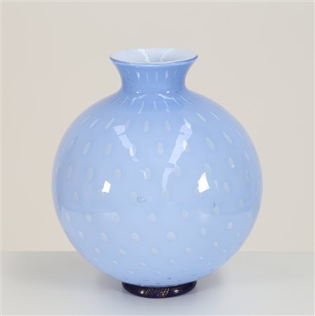 BAROVIER & TOSO Vaso incamiciato . -. Cm 29,00 x 33,00 x 29,00. Piccolo difetto