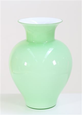 BAROVIER & TOSO Vaso incamiciato. -. Cm 28,00 x 38,50 x 28,00. Firma presente