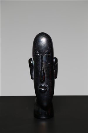 PURISIOL ERNESTO Viso oblungo in vetro nero iridato, ispirato dalle sculture...