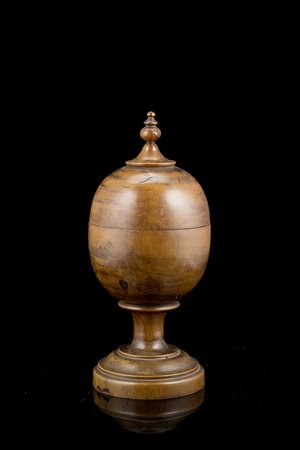 Scatola cilindrica in legno con presa del coperchio tornita, sec. XIX (h. cm...