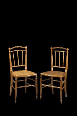 Coppia di chiavarine in legno di frutto con schienale traforato a finto...