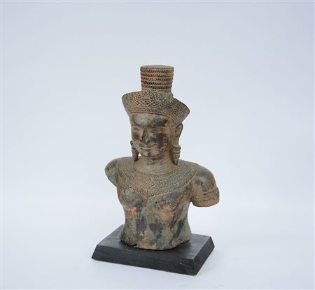 Mezzo busto Khmer raffigurante avalokitesvara in metallo, con base in legno...