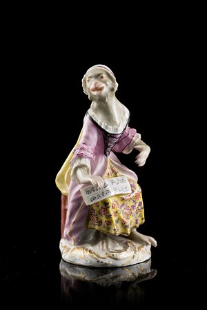 Statuina in porcellana decorata in policromia raffigurante una scimmia in...