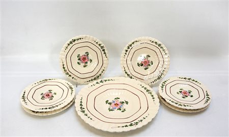 Manifattura Italiana Bassano. Servizio da dolce in ceramica bianca, decorato...