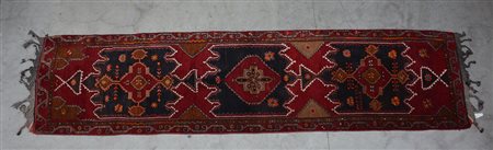 [Tappeto] Tappeto Van. Anatolia, sec. XX. Disegno a tre medaglioni decorati...