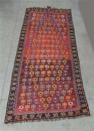 [Tappeti] Tappeto Kilim, Bessarabia, metà sec. XX. Disegno con file...