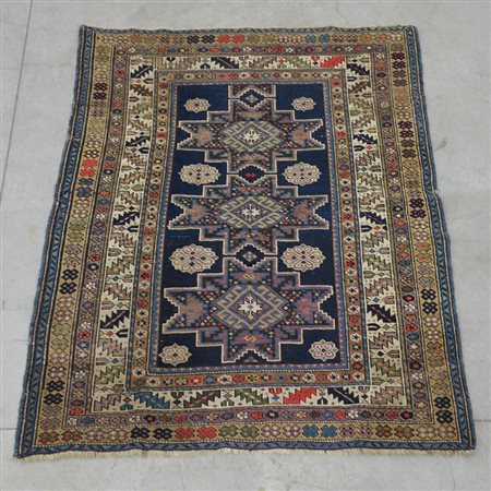 [Tappeti] Tappeto Shirwan Lesghi, Caucaso, inizio sec. XX. Disegno con tre...