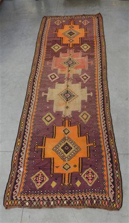 [Tappeti] Tappeto Kilim Kars, Anatolia, inizio sec. XX. Disegno a quattro...