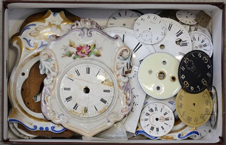 Lotto composto da quadranti in smalto, e cornici per foresta nera in...