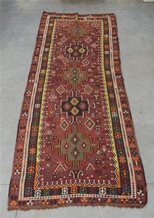 [Tappeti] Tappeto Kilim Kars, inizio sec. XX. Disegno a medaglioni geometrici...