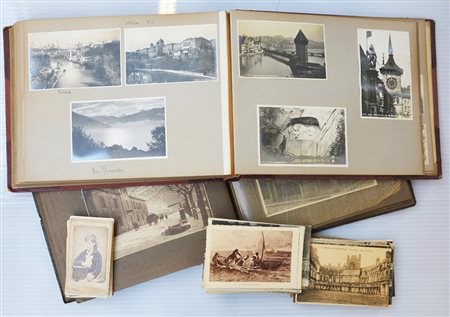 Lotto composto da due album contenenti fotografie d'epoca e una busta...