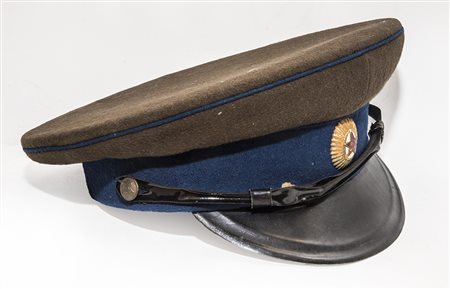 Cappello a visiera da ufficiale di cavalleria dell'Armata Rossa modello post...
