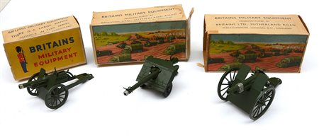 Lotto di tre modelli di cannone in metallo, manifattura W. Britain, in...