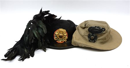 Lotto composto da un moretto da ufficiale dei bersaglieri dell'8° Reggimento...