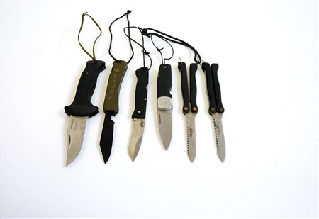 Lotto composto da sei coltelli pieghevoli