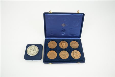 Lotto di sette medaglie in rame del sec. XX contenute in due confezioni. SPL