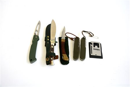 Lotto composto da tre coltelli pubblicitari (Winchester, Beretta e Moet...