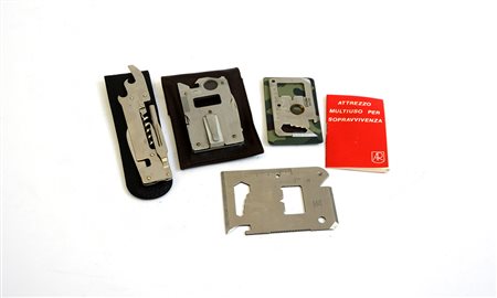 Lotto di 4 attrezzi multiuso di cui alcuni in custodia e un libretto di...