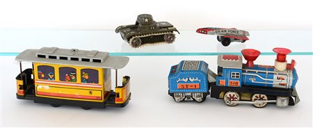 Lotto di quattro giocattoli a molla in latta dipinta: una locomotiva, un...