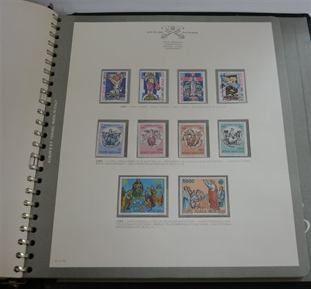 [VATICANO] 1966/2000 Collezione del periodo in 2 album Bolaffi. Da esaminare....