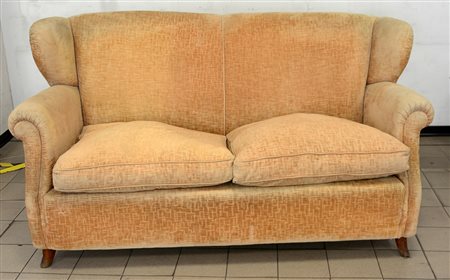Divano a due posti, rivestito in velluto ocra (difetti)