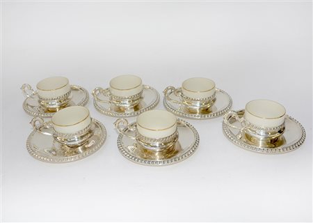 Servizio da caffè in argento e ceramica composto da sei piattini, sei...