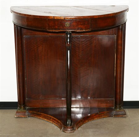 Consolle a mezzaluna in stile impero con cassetto sottopiano, due montanti a...