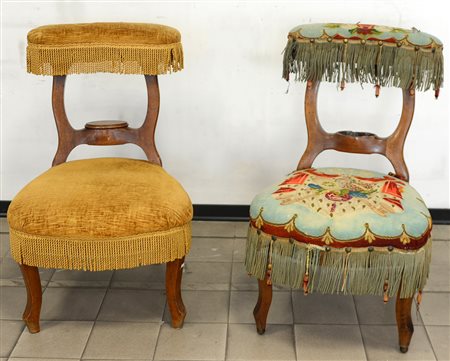 Lotto composto da due poltrone con schienale a giorno, una con seduta e...