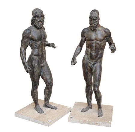 Coppia di sculture in bronzo raffiguranti i "Bronzi di Riace" (h cm 76)...